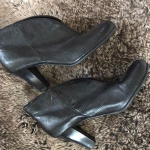Women’s size 8 booties! 4 inch, thick healed